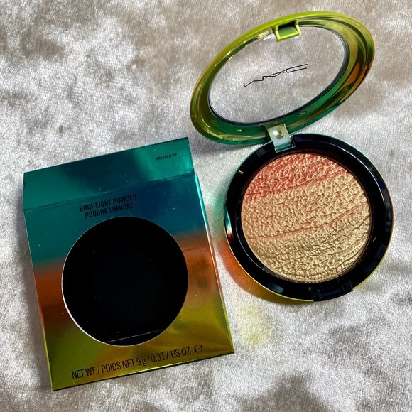 MAC Cosmetics Freshen Up High-Light Powder LE BNIB - Picture 3 of 3